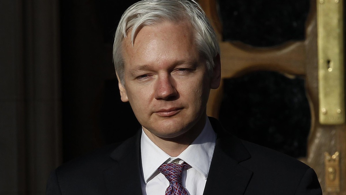 - Nie mieszamy się w sprawę udzielenia azylu przez Ekwador założycielowi WikiLeaks, Julianowi Assange'owi - oświadczył rząd amerykański. W USA dominują komentarze negatywnie oceniające jego działalność. Jeden z ekspertów nazwał je "chuligaństwem".