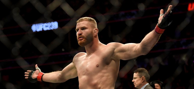 Jan Błachowicz stracił mistrzowski pas UFC. Przegrał przez poddanie [WIDEO]