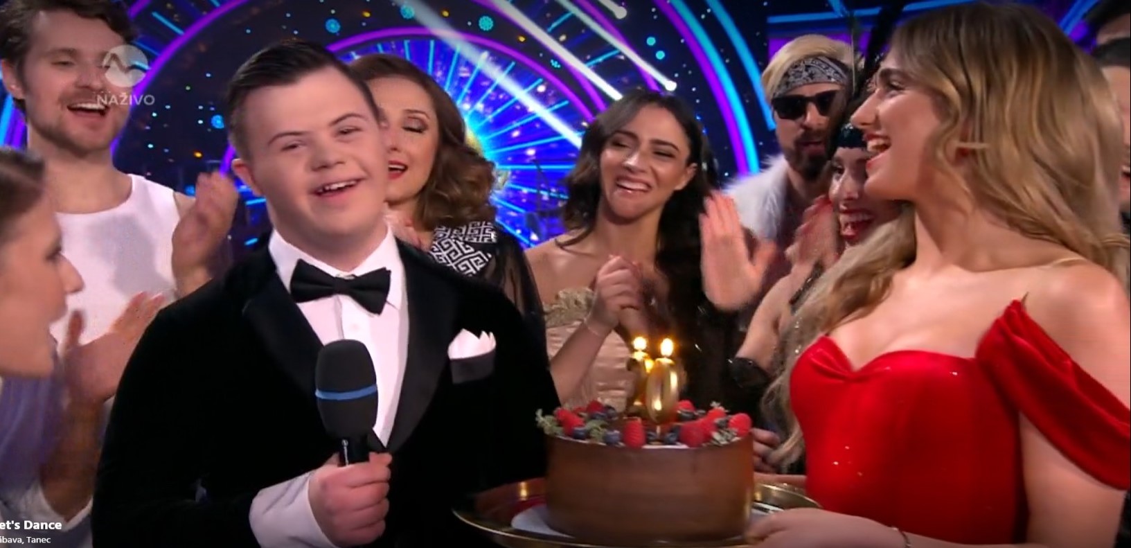 Šimon Jakuš v živom vysielaní Let’s Dance dostal narodeninovú tortu. 