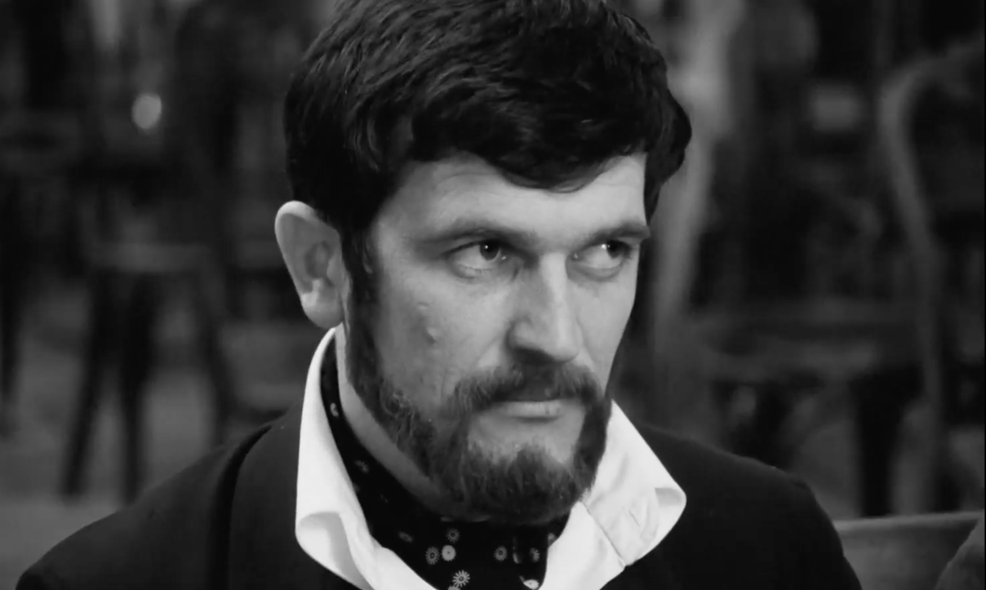 Slovenský herec a režisér Karol Spišák vo filme Balada o siedmich obesených.
