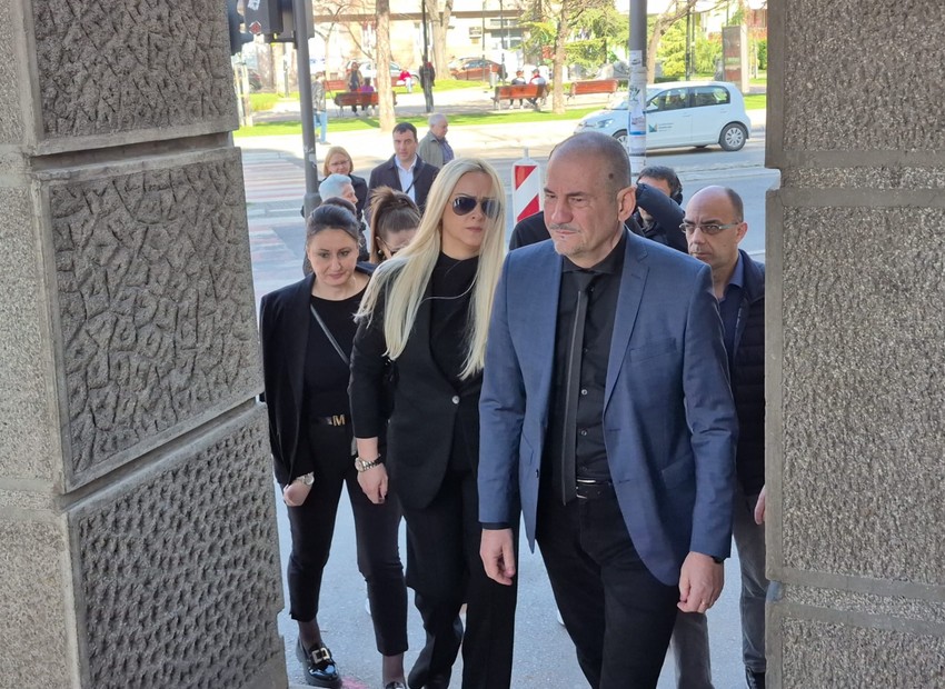 Roditelji ubijenog Andreja Simića sa advokatima dolaze u sud