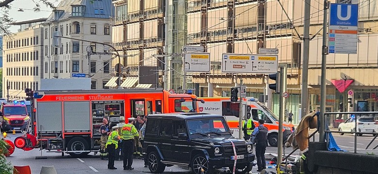 SUV wjechał w grupę pieszych w Stuttgarcie. Nowe informacje, jest ofiara śmiertelna