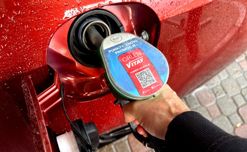 Tankowanie paliwa na stacji