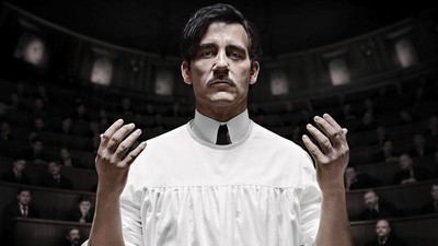 Clive Owen w roli Johna Thackera w serialu The Knick