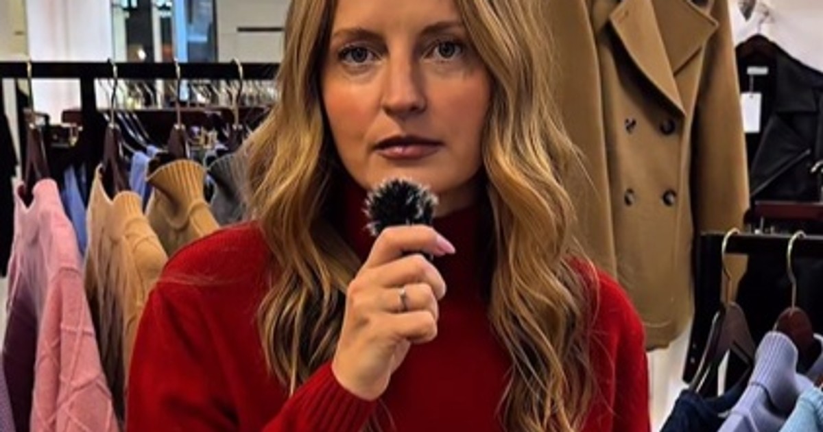 Projektantka rozdawała swetry za darmo. To zrobiły z nimi Polki