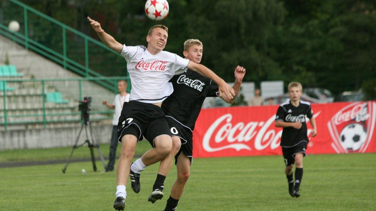 Po przerwie zimowej piłkarki i piłkarze Coca-Cola Cup wznawiają rozgrywki. Przez najbliższe tygodnie na terenie całego kraju odbywać się będą finały wojewódzkie.