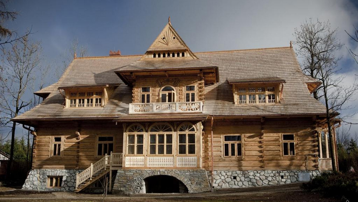 Wystawa "Zakopane - pępek świata. Sztuka pod Giewontem w latach 1880 - 1939" zainauguruje w sobotę otwarcie nowej filii Muzeum Tatrzańskiego w witkiewiczowskiej willi "Oksza" w Zakopanem, odrestaurowanej za 3,8 mln zł.