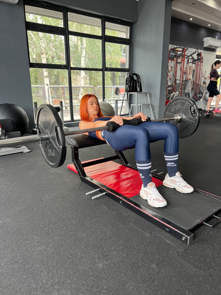 Podizanje karlice je najvažnija vežba za aktivaciju gluteusa