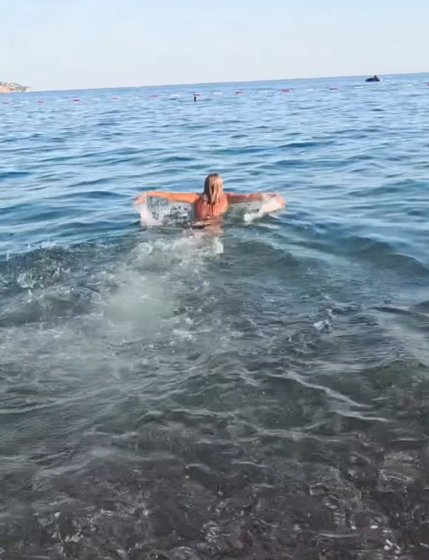 Jovana Jeremić na plaži
