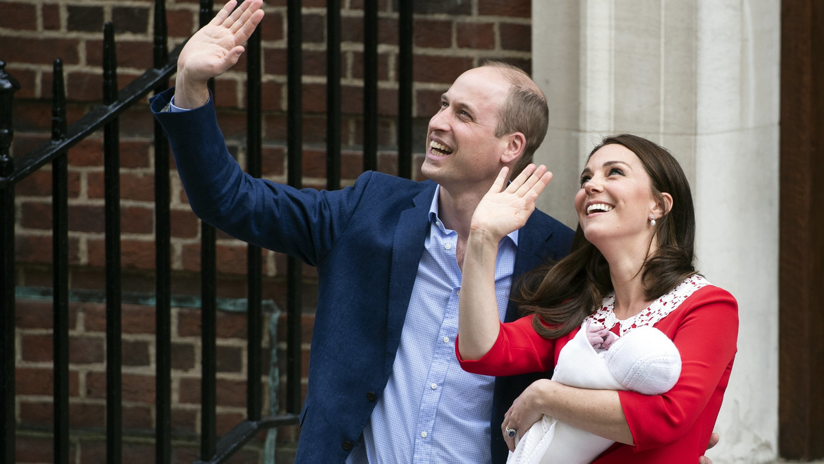 Książę William i księżna Kate ogłosili, jakie imię dali swojemu nowo narodzonemu synkowi. Chłopczyk, który przyszedł na świat w poniedziałek, nazywa się Louis Arthur Charles.