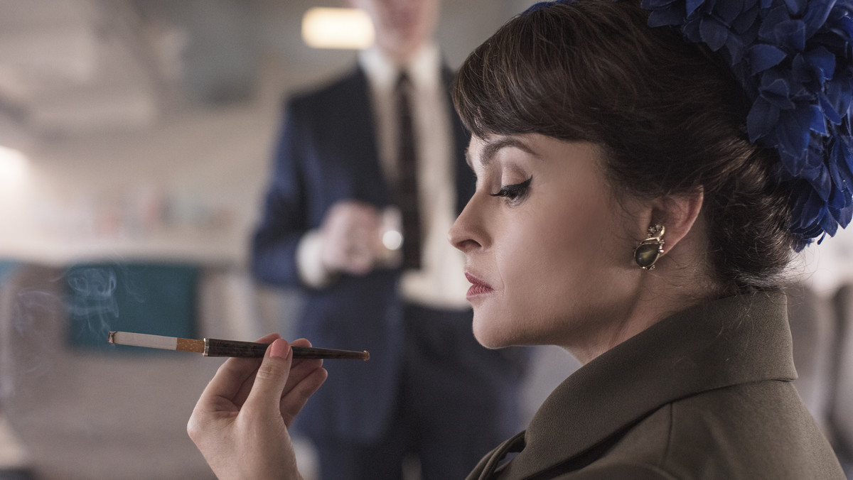 Netflix udostępnił dzisiaj kolejne zdjęcia z trzeciego sezonu serialu "The Crown". Przedstawiają one Helenę Bonham Carter jako księżniczkę Małgorzatę i Bena Danielsa w roli jej męża, fotografa Antony'ego Armstronga-Jonesa.