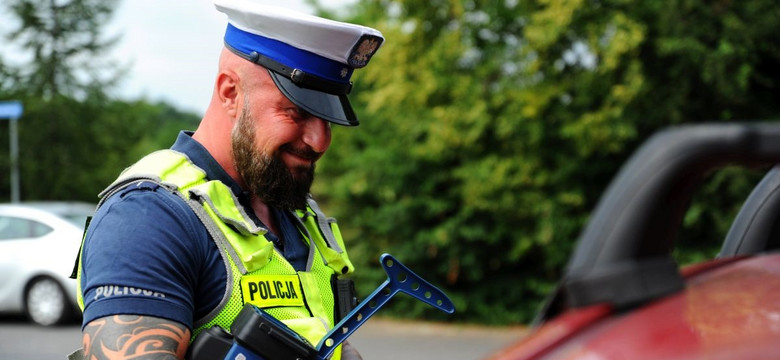 Narkotyki, zakaz prowadzenia i... przejazd na czerwonym świetle: genialny przestępca w rękach policji
