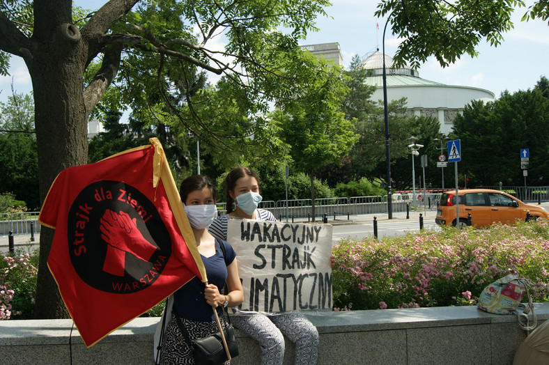 Wakacyjny Strajk Klimatyczny przed Sejmem