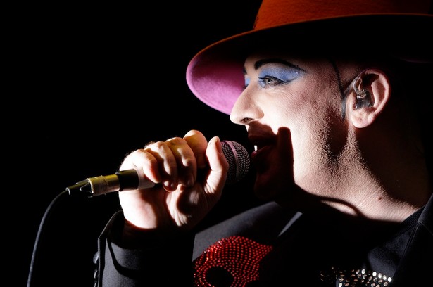 Boy George gra w gry video z Laną Del Rey