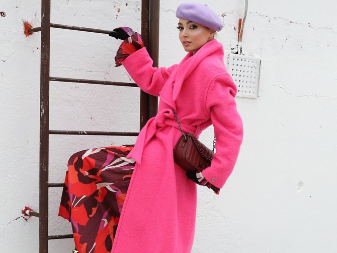 Kaput i beretka „P.... S.... fashion“,  haljina i tašna „Tiffany“, čizme „Deichmann“