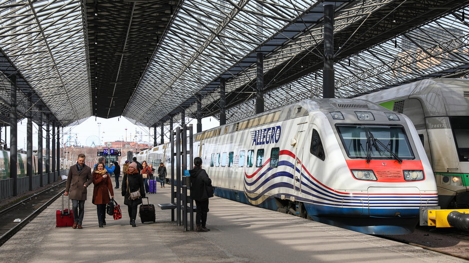 Ostatni pociąg Allegro z St. Petersburga na peronie 9 stacji w Helsinkach, 27 marca 2022 r. 