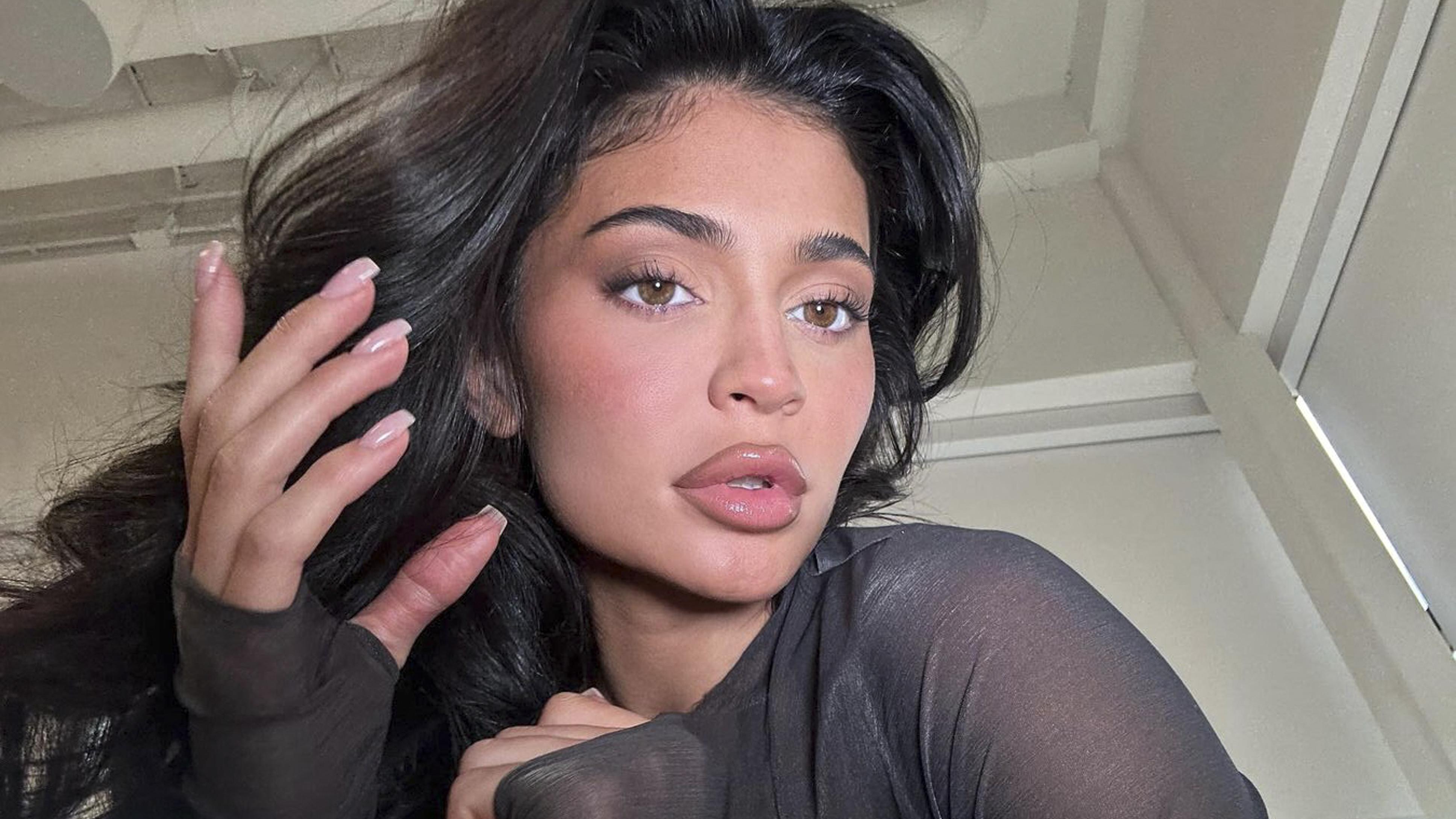 Kylie Jenner rajongói kiakadtak annak plasztikázott arca miatt, ő azonban ezt nem hagyta szó nélkül 