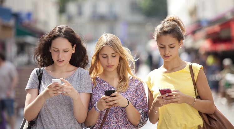 Mikor ne használjon a kamasz mobiltelefont? Fotó: Getty Images