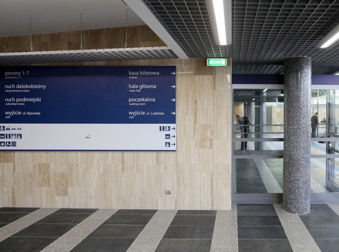 Nowe wejście do odnowionej stacji