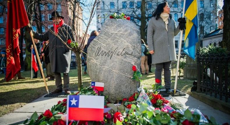 People stand near the grave of former Swedish Prime Minister Olof Palme, on February 28, 2016 just a few blocks away from the place where he was shot and killed 30 years ago in the center of Stockholm