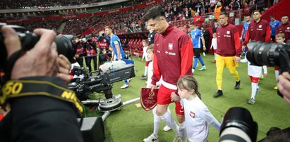 Lewandowski nigdy nie zapomni tych chwil! Zobacz, kto mu towarzyszył podczas wyjścia na murawę?!