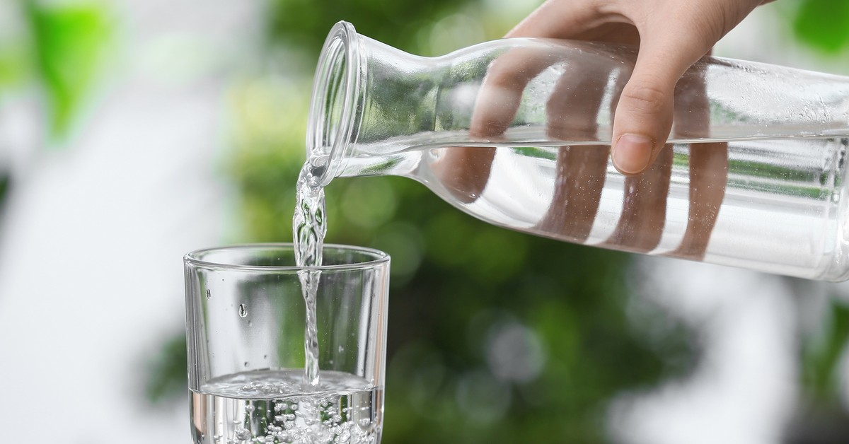 Od kiedy restauracje i bary będą musiały podawać wodę za darmo? Polska wdraża regulacje unijne. Projekt budzi kontrowersje