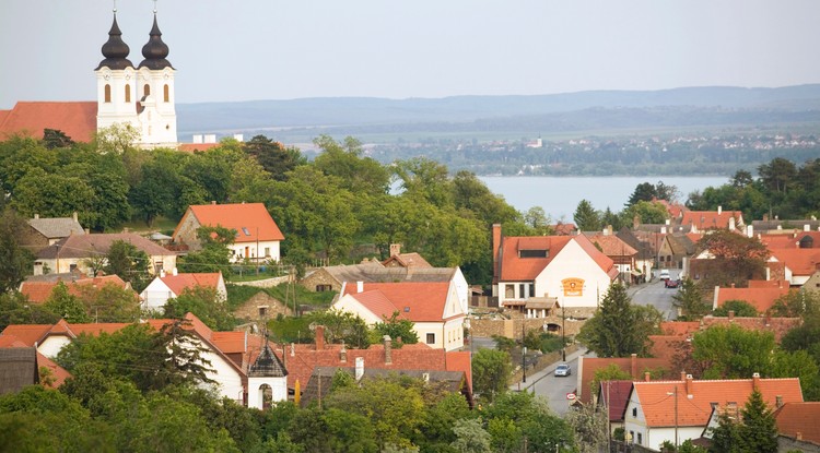 Mindenki tóparti nyaralót szeretne, nem csak a Balaton népszerű