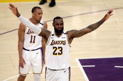 Liga NBA: LeBron James utarł nosa młodemu gwiazdorowi