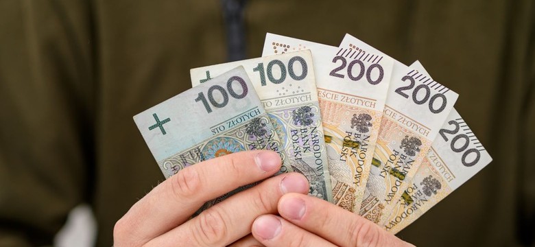 Zasiłek opiekuńczy na dziecko lub rodzica. Ile wynosi? Jakie warunki trzeba spełnić?