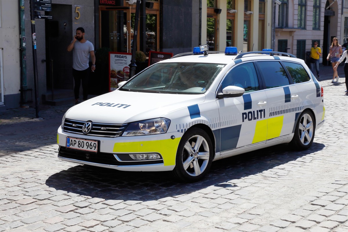 Drama in the center of Copenhagen. The speeding car entered the cafe garden