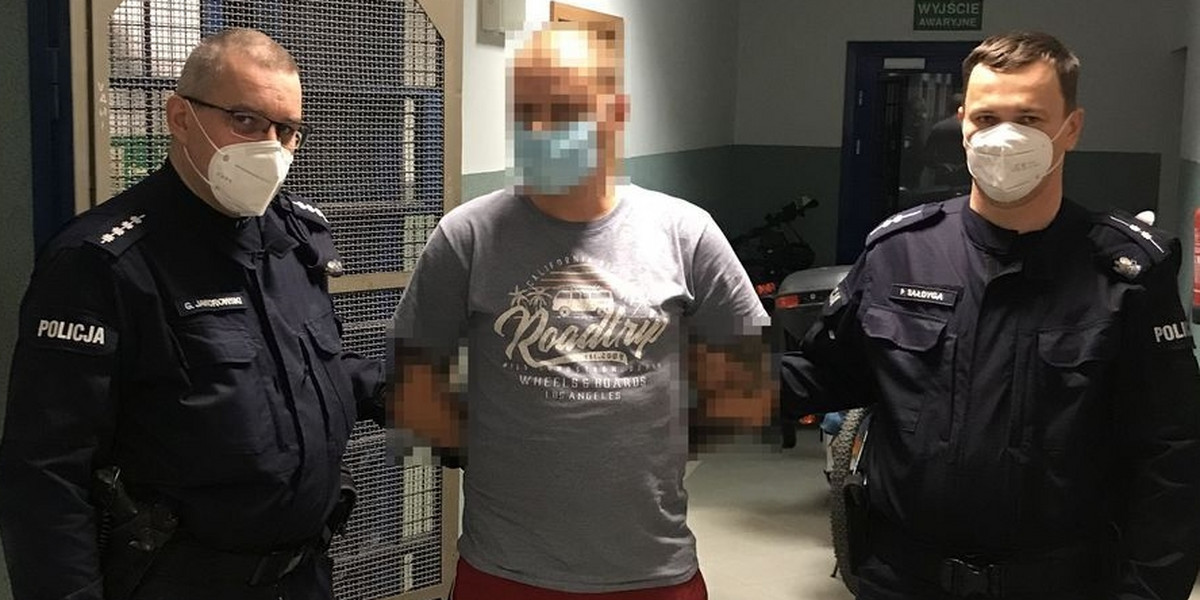 Gdańsk. Draka w sklepie o brak maseczki. 39-latek rzucił się na policjanta.