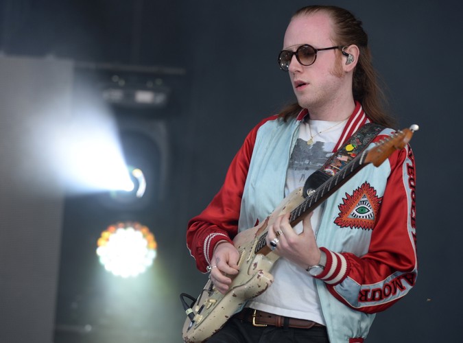 Alex Trimble, wokalista irlandzkiej grupy Two Door Cinema Club podczas koncertu w drugim dniu Orange Warsaw Festival 2017 w Warszawie