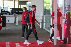 Lewandowski po meczu spotkał się z żoną Muellera. Zobacz, co jej dał