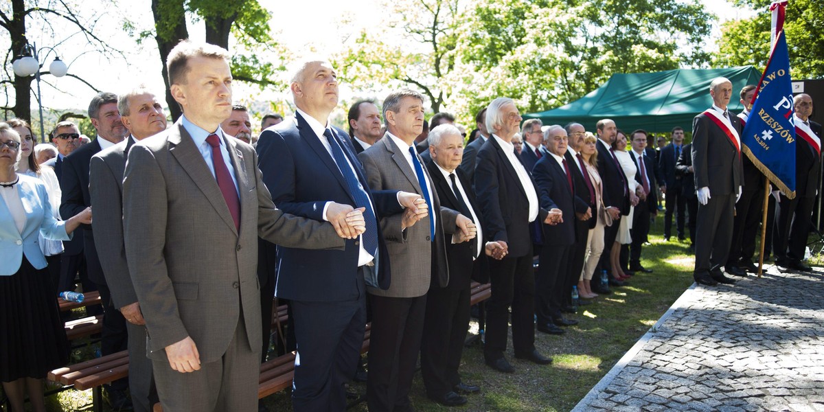 Posiedzenie klubu PiS w Strachocinie. Tak bawią się posłowie!