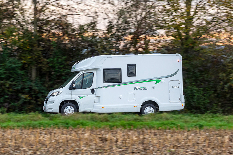 Porównanie czterech rodzajów kamperów (Forster T 599 HB)