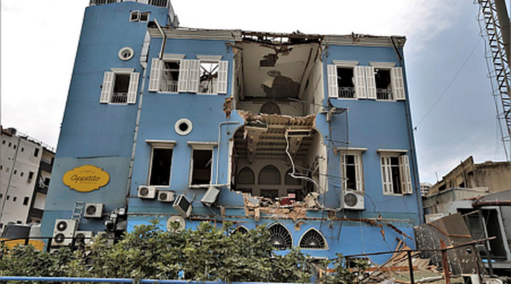 Washington 15 millió dollár értékű segélyt küld a robbanás sújtotta Bejrútba./ Fotó: MTI/EPA/Nábil Munzer