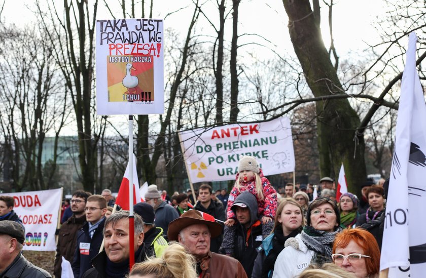 Demonstracje KOD w całej Polsce.  Obywatele mówią "dość"!