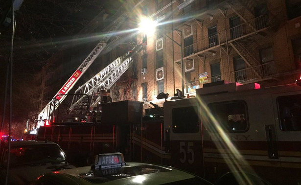 Burmistrz Nowego Jorku: W pożarze w okręgu Bronx zginęło 12 osób