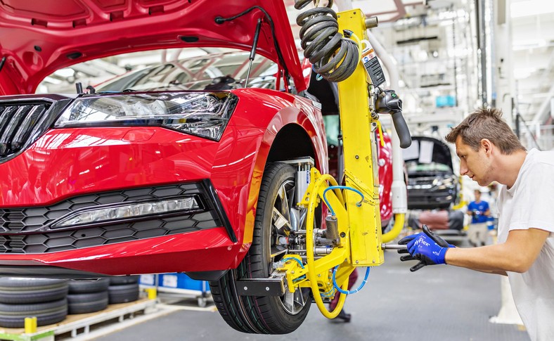 Skoda rozbiła bank w Polsce i jedzie na prąd. Ruszyła ...