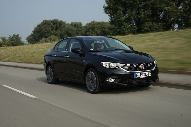 Fiat Tipo kontra Skoda Rapid - co oferują topowe wersje?