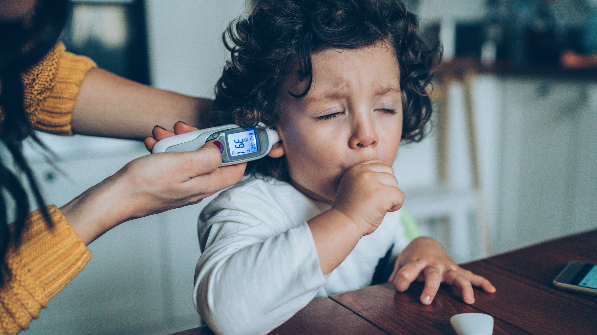 Kašle vaše dieťa? Kedy podať lieky, kedy nechať kašľať, podľa čoho sa riadiť, ak chcete doma kašeľ liečiť?