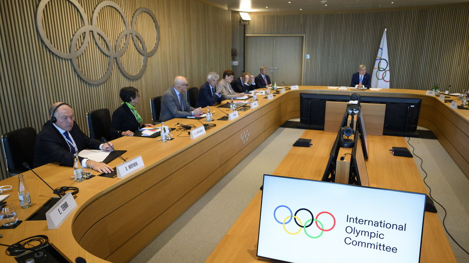 epa10546676 - SWITZERLAND OLYMPIC IOC EXECUTIVE BOARD RUSSIA (Opening of the executive board meeting of the International Olympic Committee (IOC))