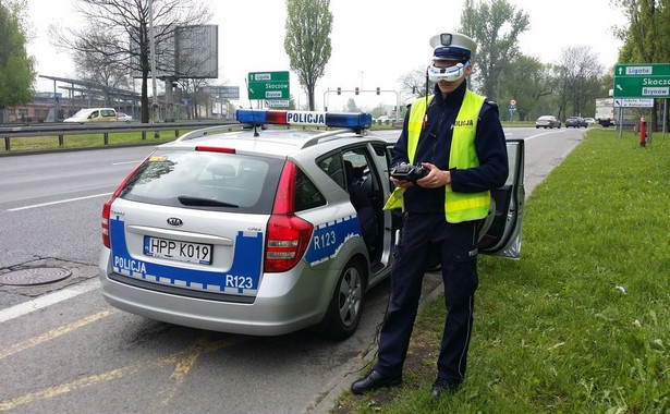 Policja przesiada się na... drony. Zobacz, gdzie już łapią kierowców i pieszych [WIDEO]