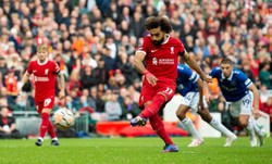 Liverpool wygrał derby miasta Beatlesów. Mohamed Salah MVP meczu
