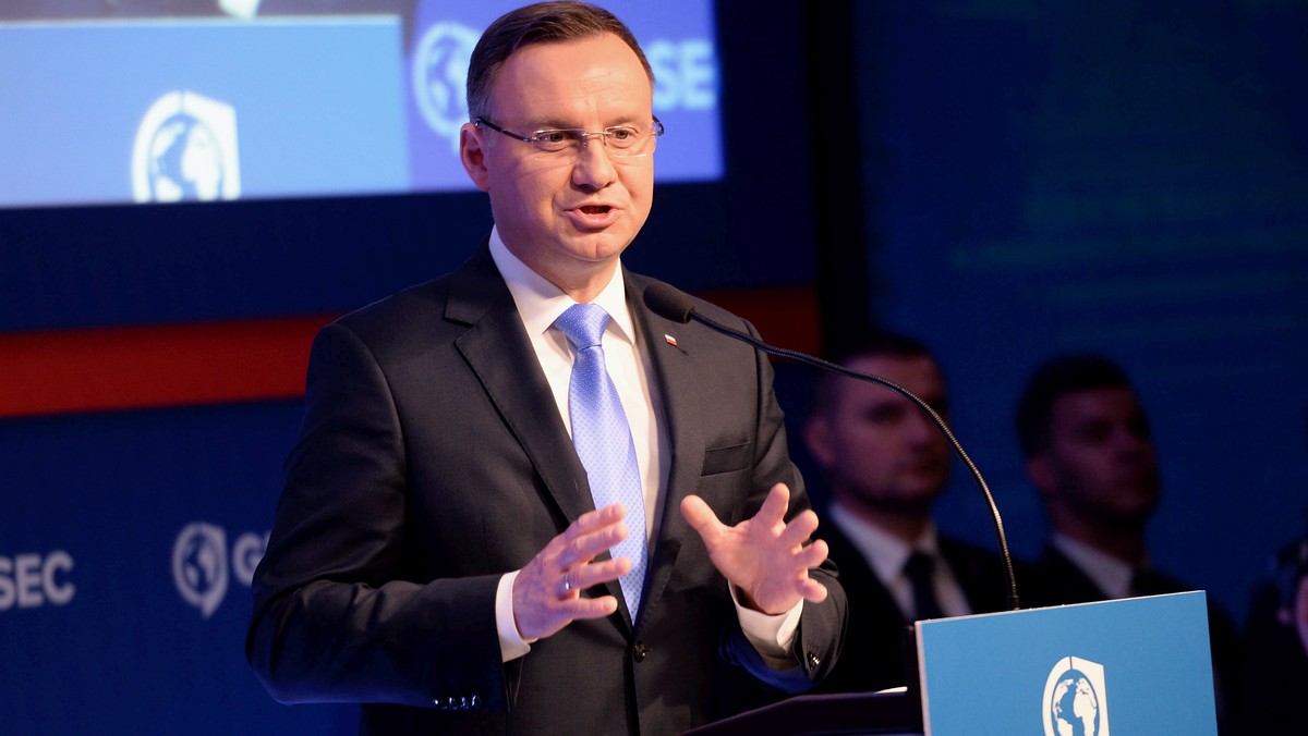 Zdecydowałem się uczynić Inicjatywę Trójmorza jednym z priorytetów mojej prezydentury – powiedział prezydent Andrzej Duda w Bratysławie na forum GLOBSEC. Podkreślił, że jej charakter jest nie tyle polityczny, co infrastrukturalny i gospodarczy.