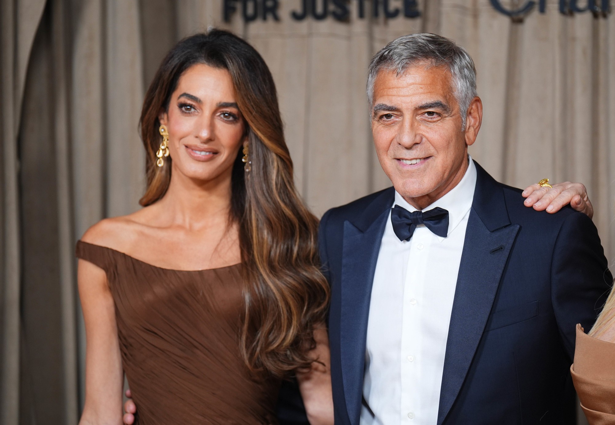 Americký herec George Clooney s manželkou Amal. 