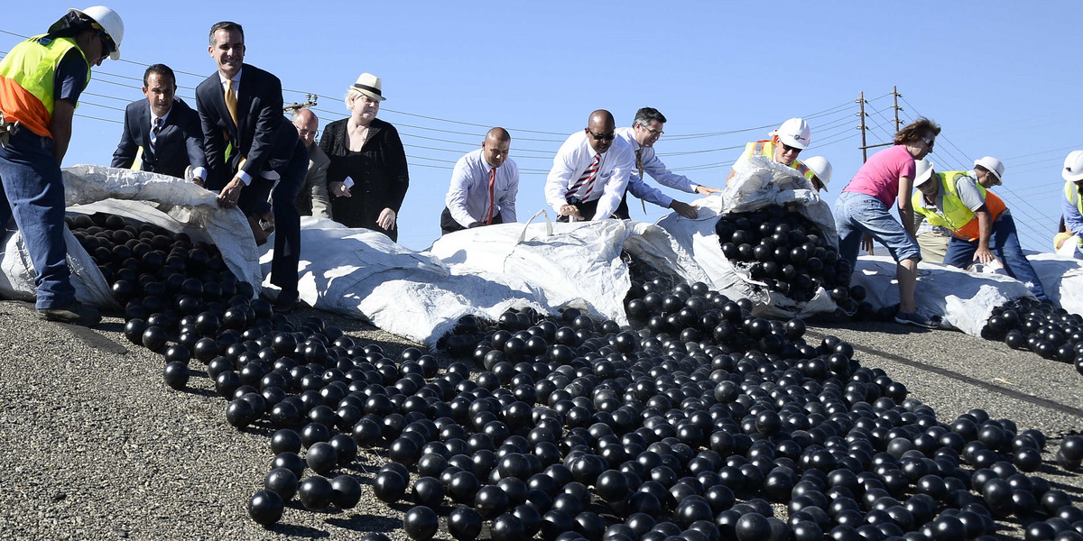 Shade Balls, kulki chroniące przed suszą, kalifornia