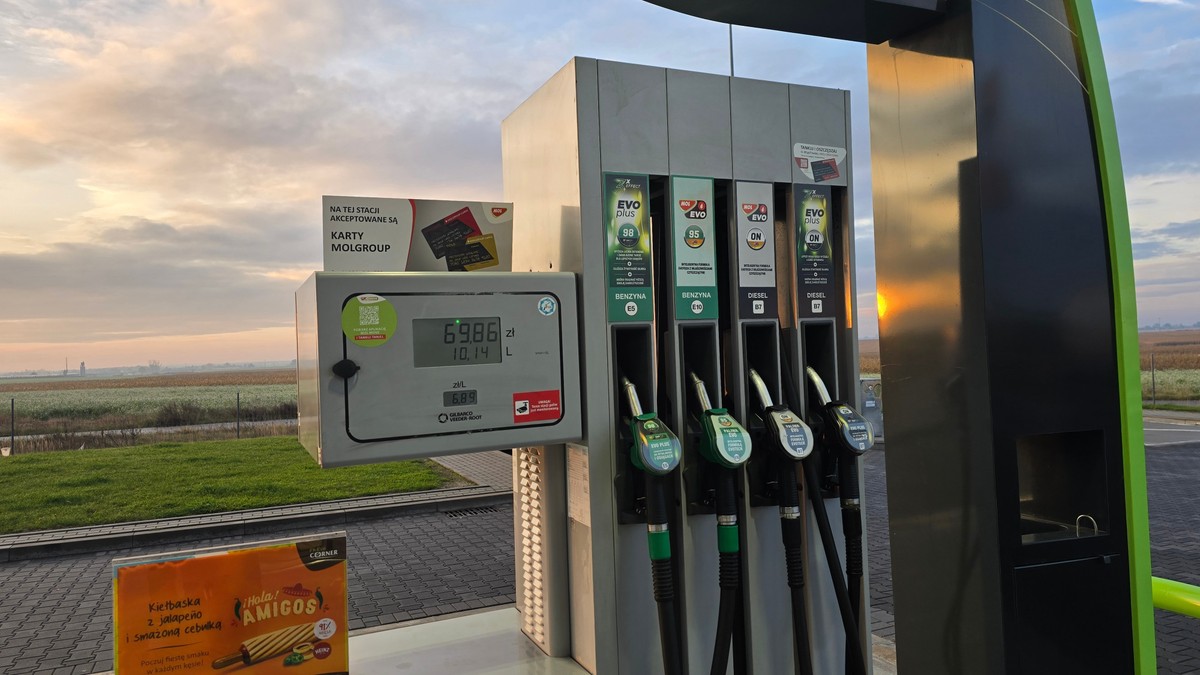 Noworoczna obniżka cen paliw. Trzecia na rynku sieć stacji ogłasza promocję