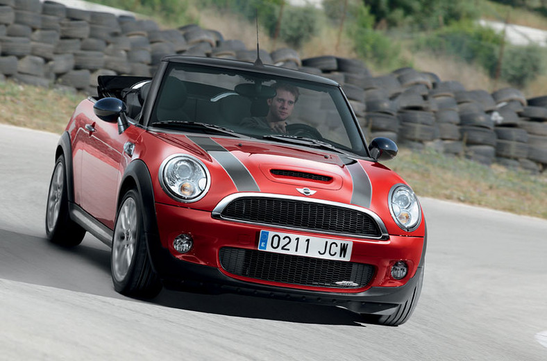 Genewa 2009: Mini Cabrio John Cooper Works – topowa wersja również w wersji cabrio