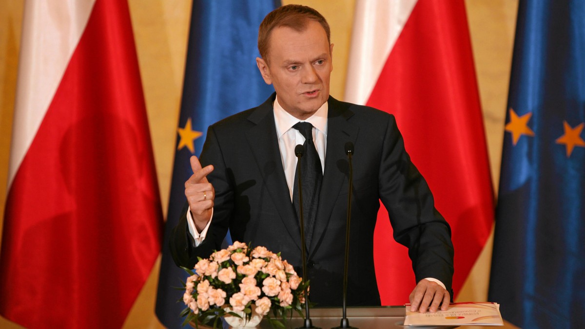 Premier Donald Tusk zadeklarował dzisiaj, że zrobi wszystko, aby każdy dokument rządowy, który nie jest opatrzony klauzulą tajności, był natychmiast powszechnie dostępny w najwygodniejszej dla odbiorcy formie elektronicznej.